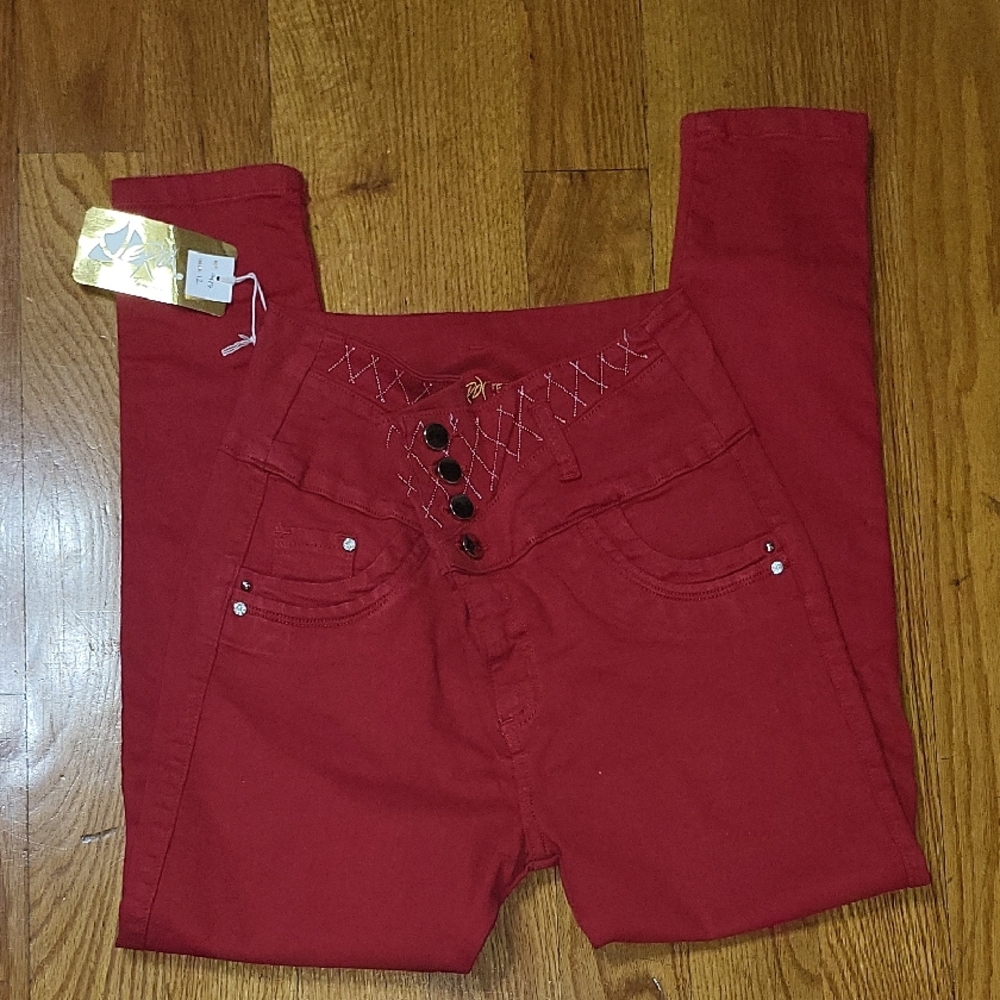 Women's Colombian skinny jeans.